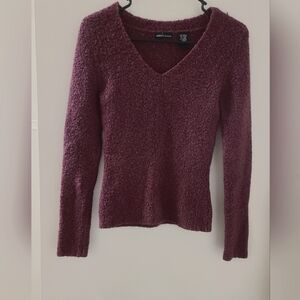 Women's V-Neck Boucle Sweater - Burgandy